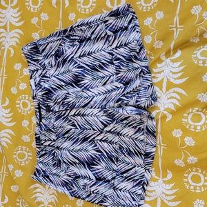 Shorts with tropical print